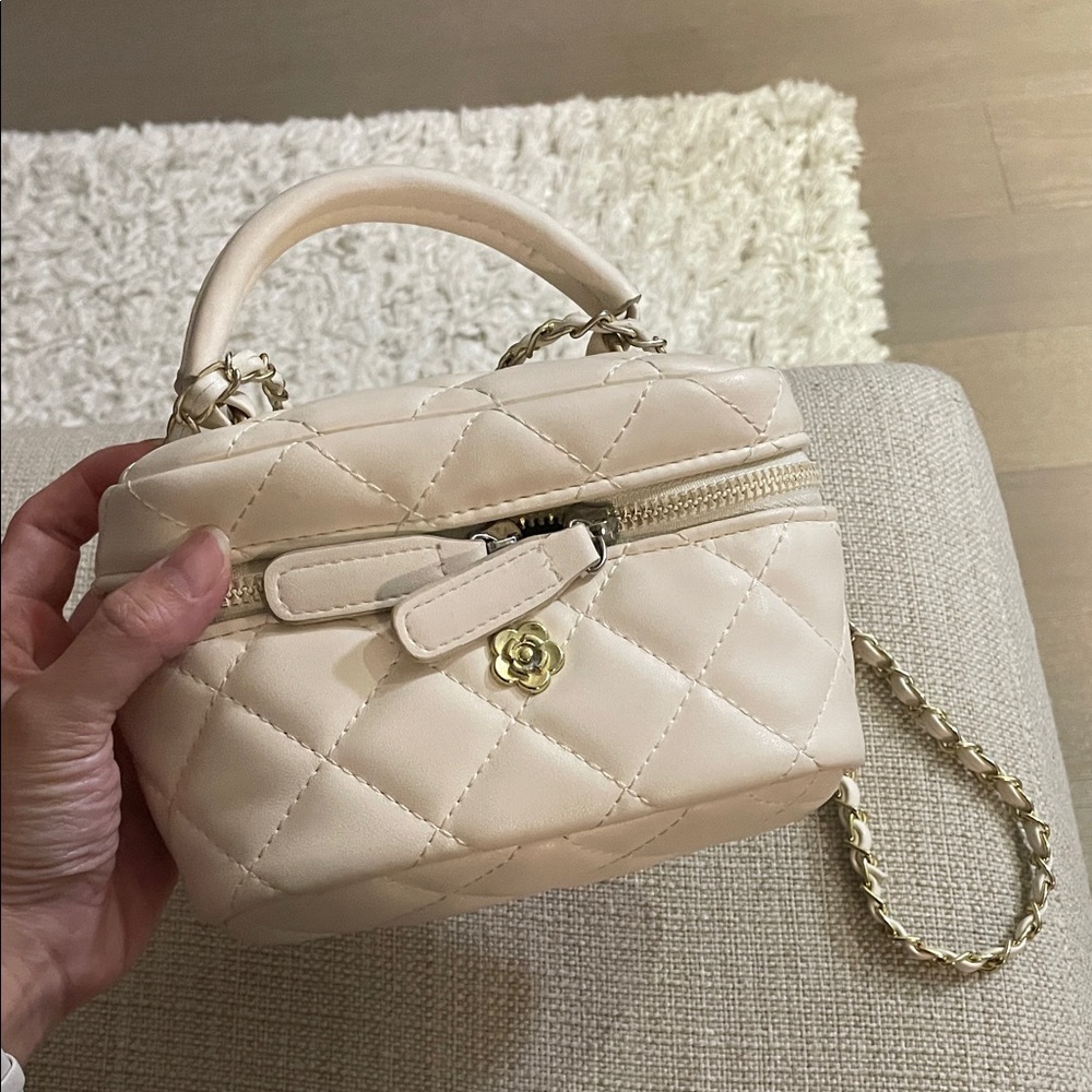 Cute white quilted bag